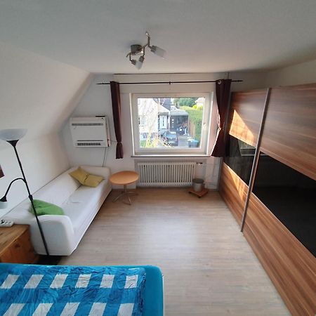 Geraeumiges Ferienhaus In Bad Salzuflen Mit Einfacher Ausstattung, Fuer Geschaeftsreisende, Gruppen Oder Familien Geeignet, 4 Schlafzimmer Eksteriør bilde