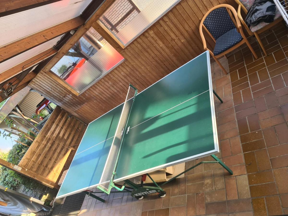 Geraeumiges Ferienhaus In Bad Salzuflen Mit Einfacher Ausstattung, Fuer Geschaeftsreisende, Gruppen Oder Familien Geeignet, 4 Schlafzimmer Eksteriør bilde