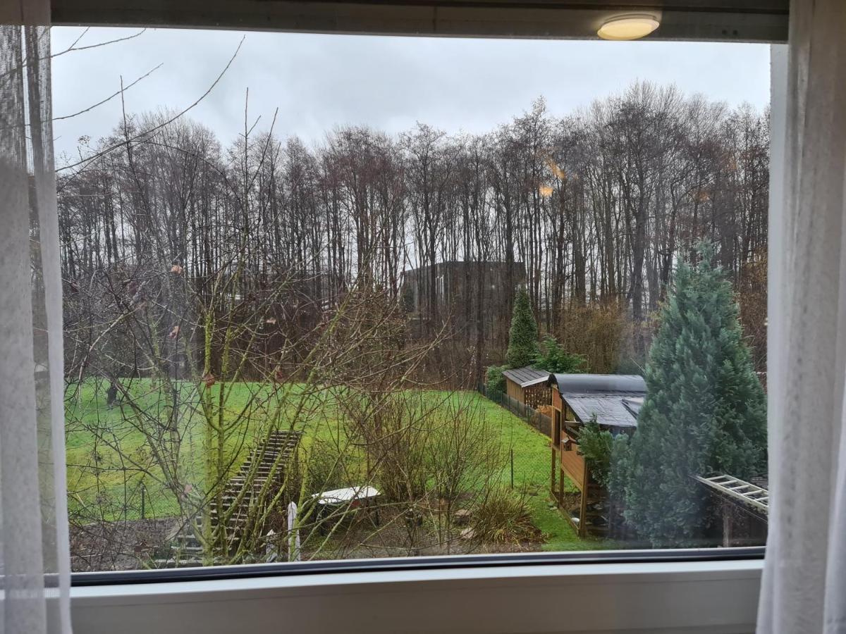 Geraeumiges Ferienhaus In Bad Salzuflen Mit Einfacher Ausstattung, Fuer Geschaeftsreisende, Gruppen Oder Familien Geeignet, 4 Schlafzimmer Eksteriør bilde