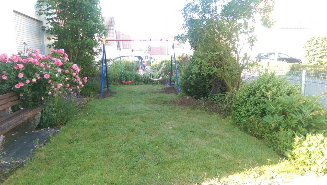 Geraeumiges Ferienhaus In Bad Salzuflen Mit Einfacher Ausstattung, Fuer Geschaeftsreisende, Gruppen Oder Familien Geeignet, 4 Schlafzimmer Eksteriør bilde