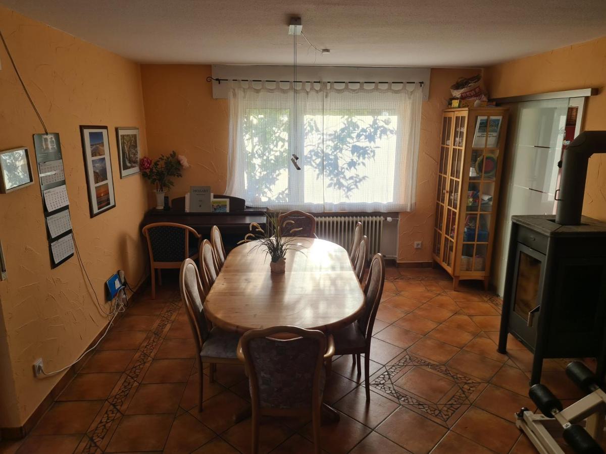 Geraeumiges Ferienhaus In Bad Salzuflen Mit Einfacher Ausstattung, Fuer Geschaeftsreisende, Gruppen Oder Familien Geeignet, 4 Schlafzimmer Eksteriør bilde