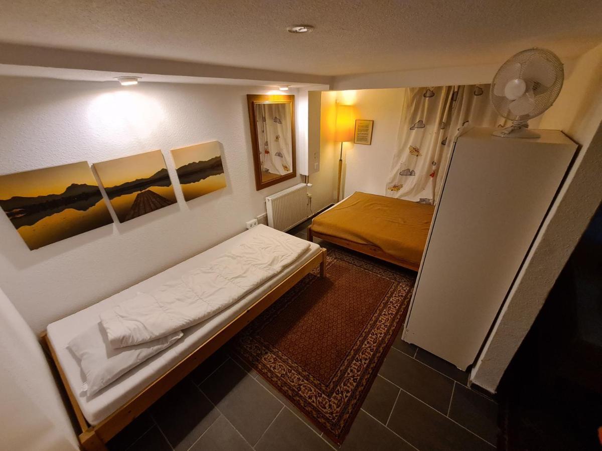Geraeumiges Ferienhaus In Bad Salzuflen Mit Einfacher Ausstattung, Fuer Geschaeftsreisende, Gruppen Oder Familien Geeignet, 4 Schlafzimmer Eksteriør bilde