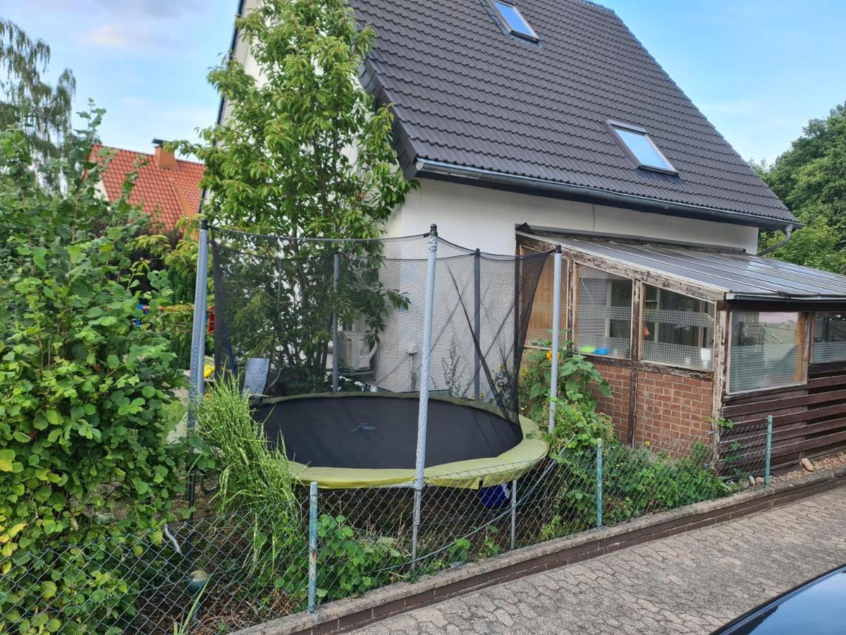 Geraeumiges Ferienhaus In Bad Salzuflen Mit Einfacher Ausstattung, Fuer Geschaeftsreisende, Gruppen Oder Familien Geeignet, 4 Schlafzimmer Eksteriør bilde