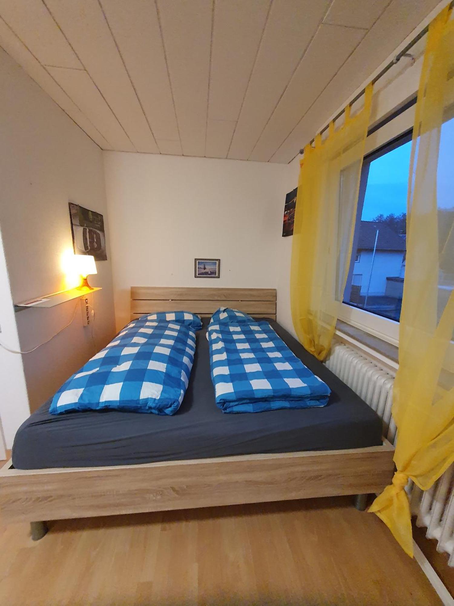 Geraeumiges Ferienhaus In Bad Salzuflen Mit Einfacher Ausstattung, Fuer Geschaeftsreisende, Gruppen Oder Familien Geeignet, 4 Schlafzimmer Eksteriør bilde
