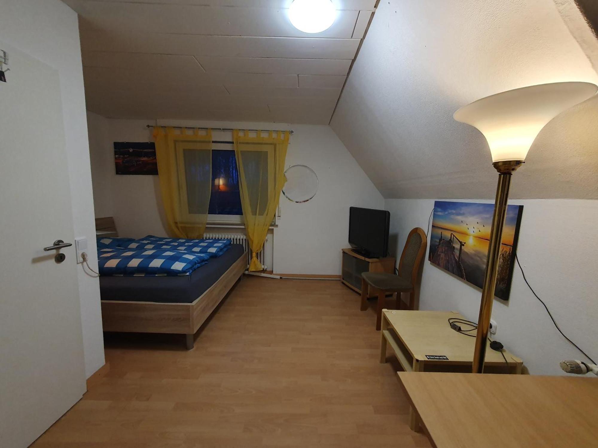 Geraeumiges Ferienhaus In Bad Salzuflen Mit Einfacher Ausstattung, Fuer Geschaeftsreisende, Gruppen Oder Familien Geeignet, 4 Schlafzimmer Eksteriør bilde